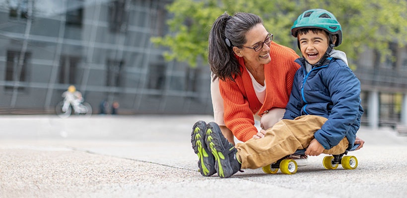 Mother with boy on skateboard5